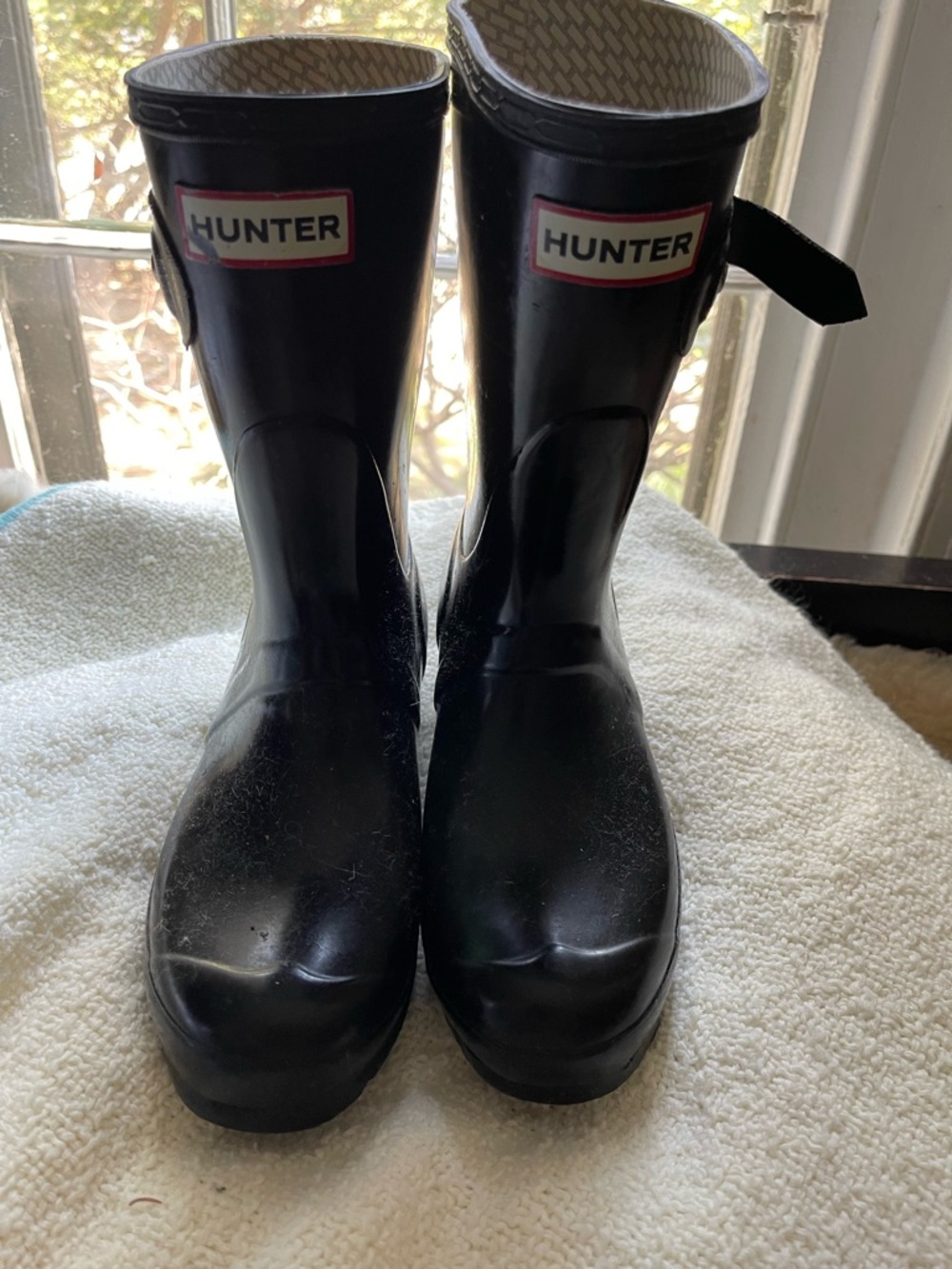 Hunter black short boots size 6